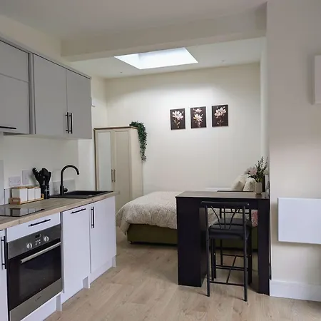 Foothills Haven - Private Garden Near Luas & Trails