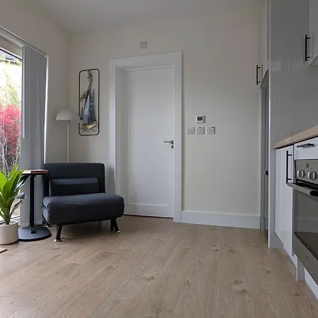 Garden With Private Entrance *