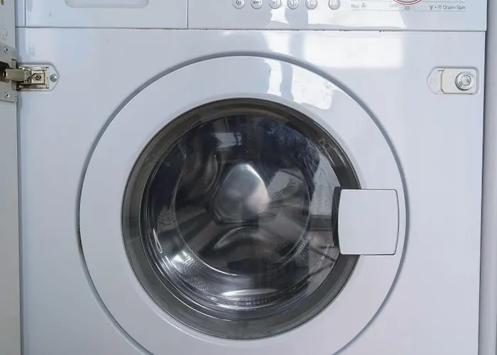 Garden With Private Entrance アパート